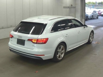 AUDI A4 AVANTE