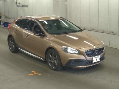 VOLVO V40