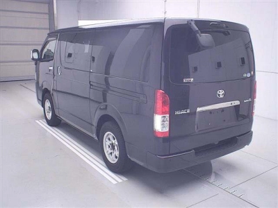 TOYOTA HIACE