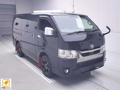 TOYOTA HIACE