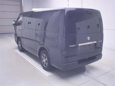 TOYOTA HIACE