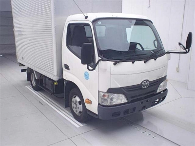 TOYOTA DYNA