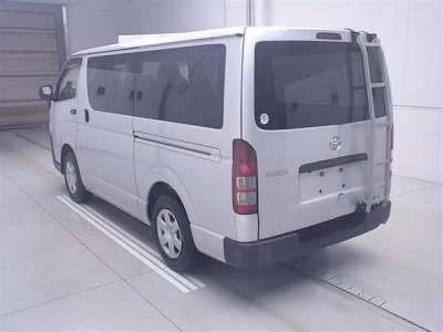 TOYOTA HIACE