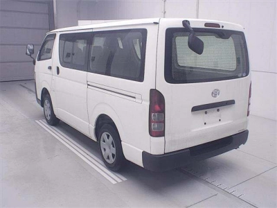 TOYOTA REGIUS ACE