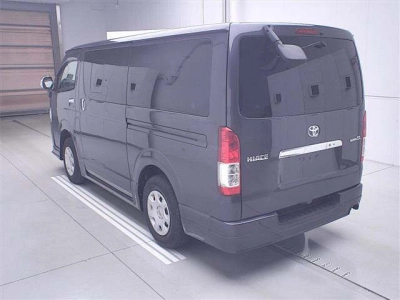 TOYOTA HIACE