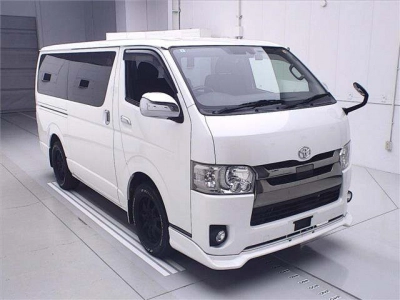 TOYOTA REGIUS ACE
