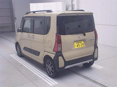 DAIHATSU TANTO FUN CROSS