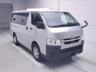 TOYOTA HIACE