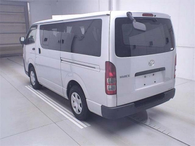 TOYOTA HIACE