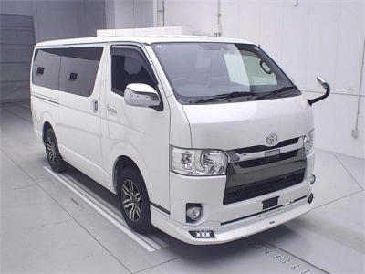 TOYOTA HIACE