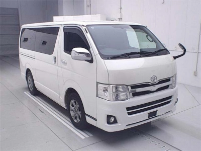 TOYOTA HIACE