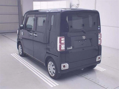TOYOTA PIXIS MEGA