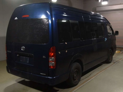 TOYOTA HIACE COMMUTER