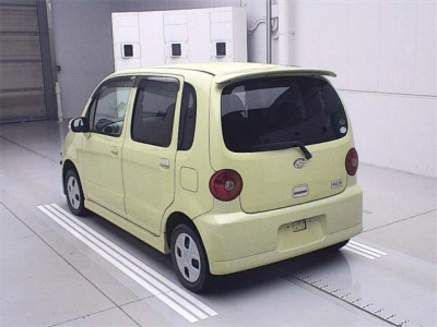 DAIHATSU MOVE LATTE