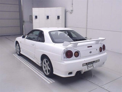 NISSAN SKYLINE