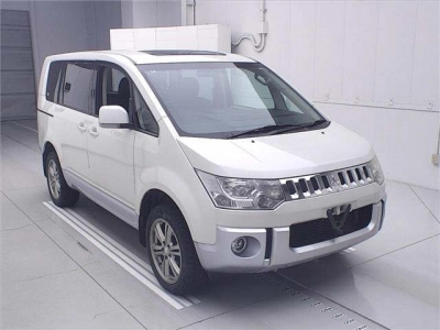 MITSUBISHI DELICA D:5