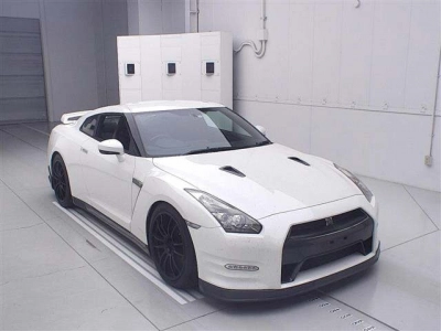 NISSAN GT-R