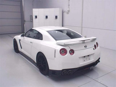 NISSAN GT-R