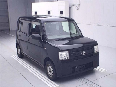 TOYOTA PIXIS SPACE