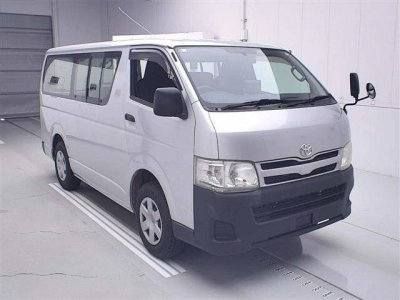 TOYOTA REGIUS ACE