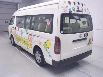 TOYOTA HIACE COMMUTER