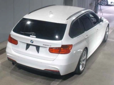 BMW 3 SERIES