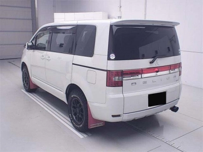 MITSUBISHI DELICA D:5