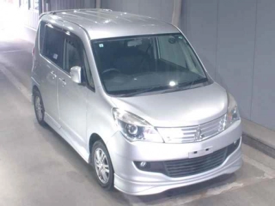 MITSUBISHI DELICA D:2