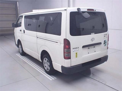 TOYOTA HIACE