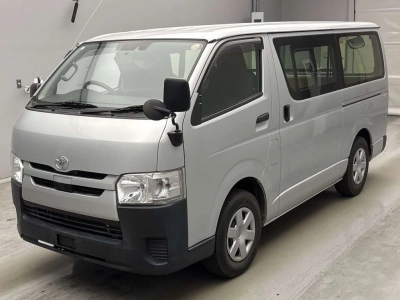 TOYOTA REGIUS VAN