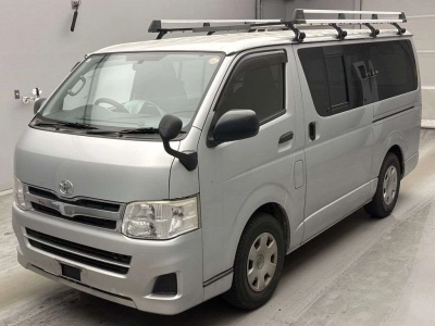 TOYOTA REGIUS VAN