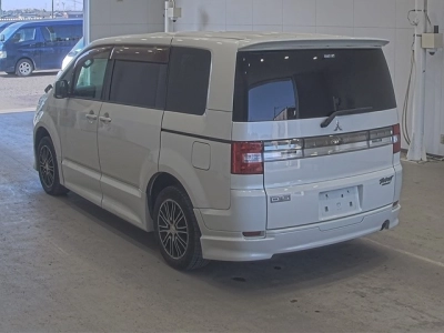 MITSUBISHI DELICA WAGON