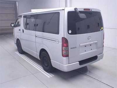 TOYOTA HIACE