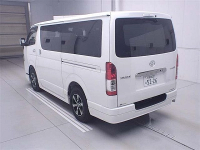 TOYOTA HIACE