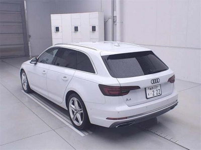 AUDI A4 AVANTE