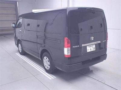 TOYOTA HIACE