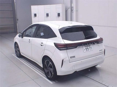 NISSAN AURA