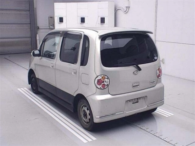 DAIHATSU MOVE LATTE