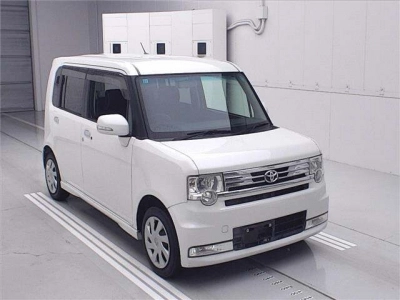TOYOTA PIXIS SPACE