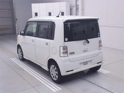 TOYOTA PIXIS SPACE