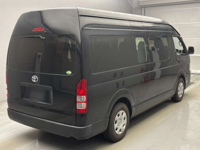 TOYOTA HIACE COMMUTER