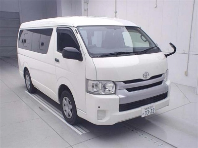 TOYOTA HIACE