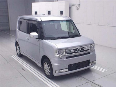 TOYOTA PIXIS SPACE
