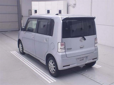 TOYOTA PIXIS SPACE