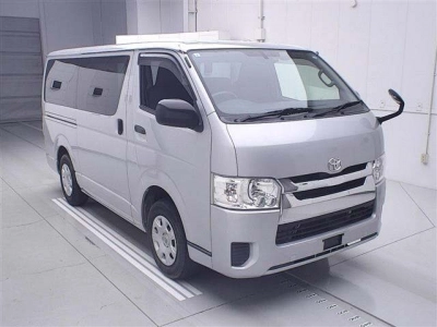 TOYOTA REGIUS ACE