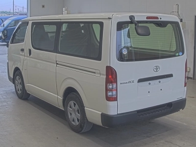 TOYOTA REGIUS ACE