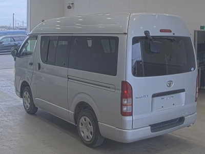 TOYOTA REGIUS VAN