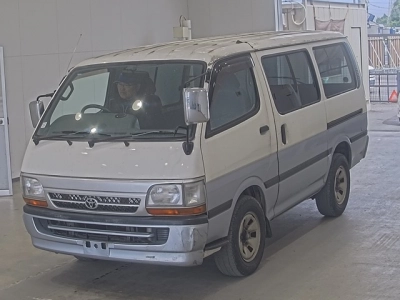 TOYOTA HIACE