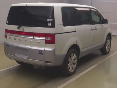 MITSUBISHI DELICA D:5