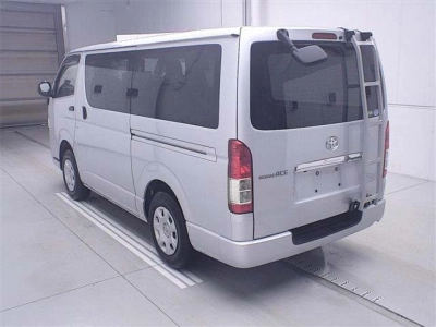 TOYOTA REGIUS ACE